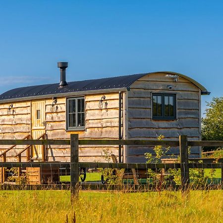 Monkwood Shepherds Hut - Ockeridge Rural Retreats Worcester Exterior photo