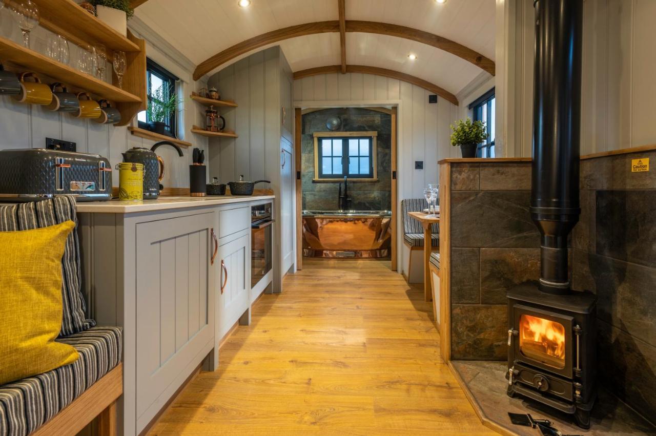 Monkwood Shepherds Hut - Ockeridge Rural Retreats Worcester Exterior photo