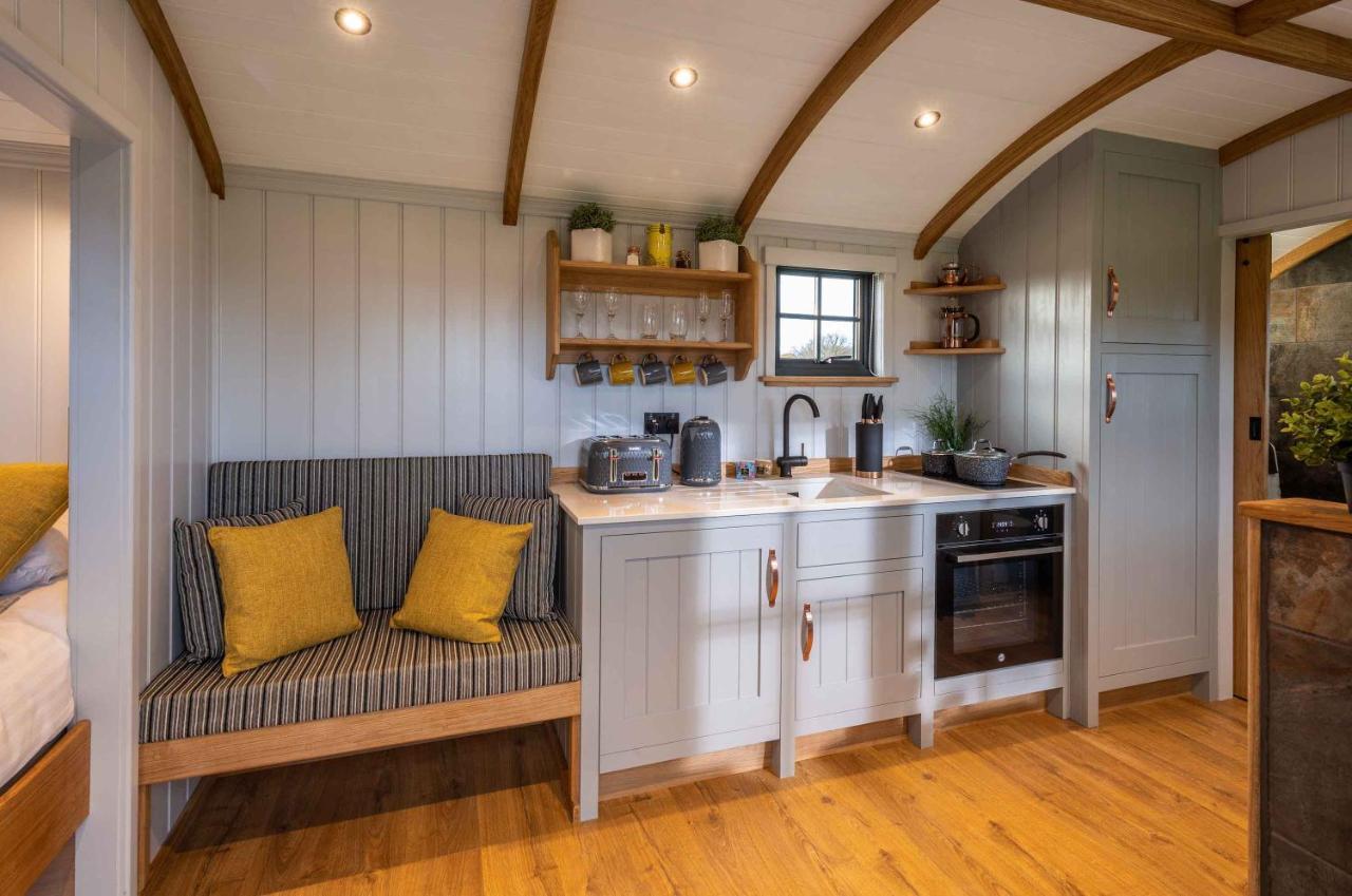 Monkwood Shepherds Hut - Ockeridge Rural Retreats Worcester Exterior photo